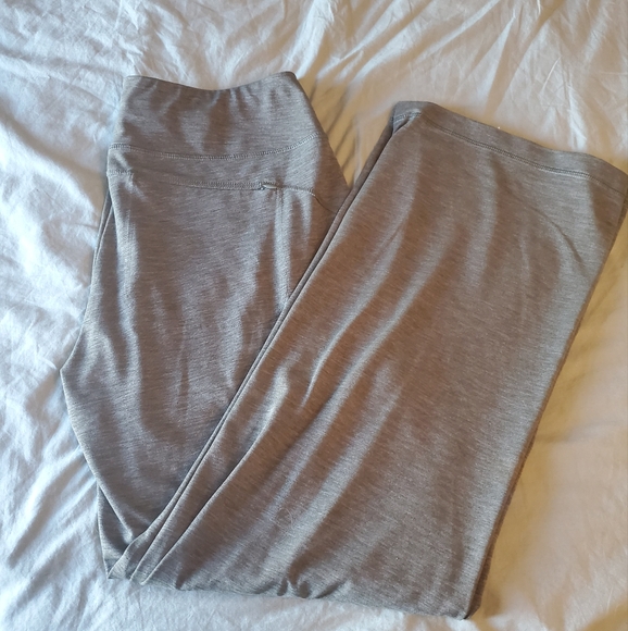 Duluth Trading Co. Green Bootcut Leggings - Picture 2 of 8